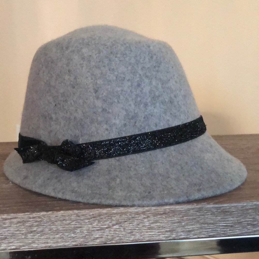 100% WOOL Really Cute warm and stylish hat!
